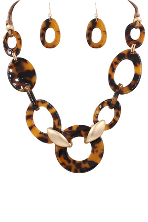 Celluloid Ring Necklace Set