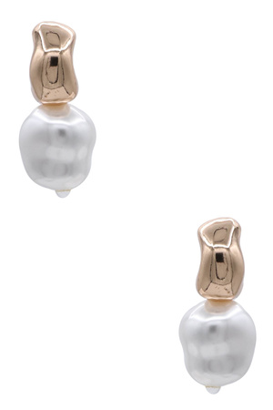 Bold Metal Cream Pearl Post Earrings