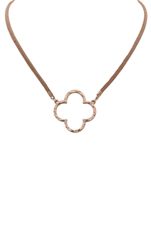 Chic Quatrefoil Pendant Faux Leather Necklace