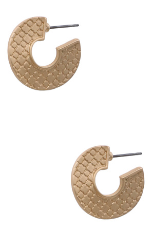 Quatrefoil Scale Semi-Twisted Open Hoop Earrings